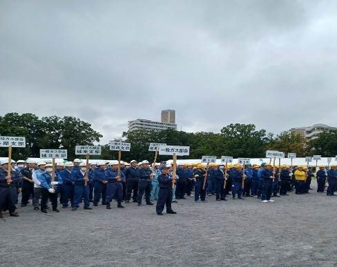 本訓練に東京都LPガス協会西多摩支部から支部会員、および西多摩地区の中核充填所が参加、演習を行った。