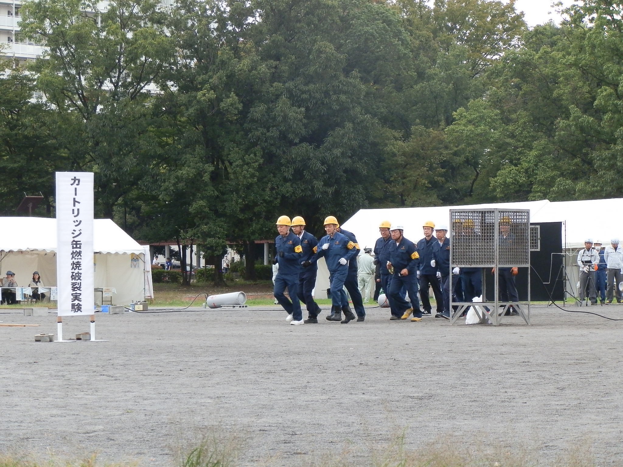 B.カートリッジ缶燃焼破裂実験